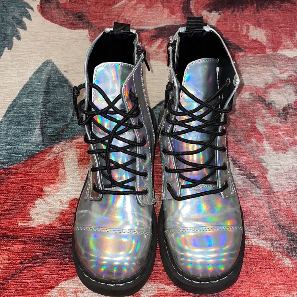 TUK hologram boots